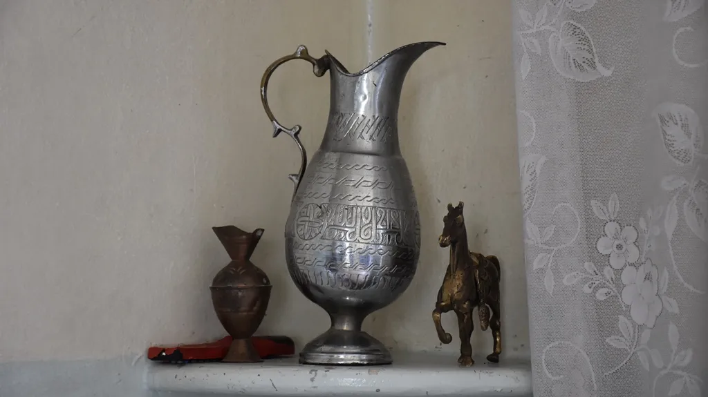 تحافظ على تراث أمها وأجدادها من الاندثار
