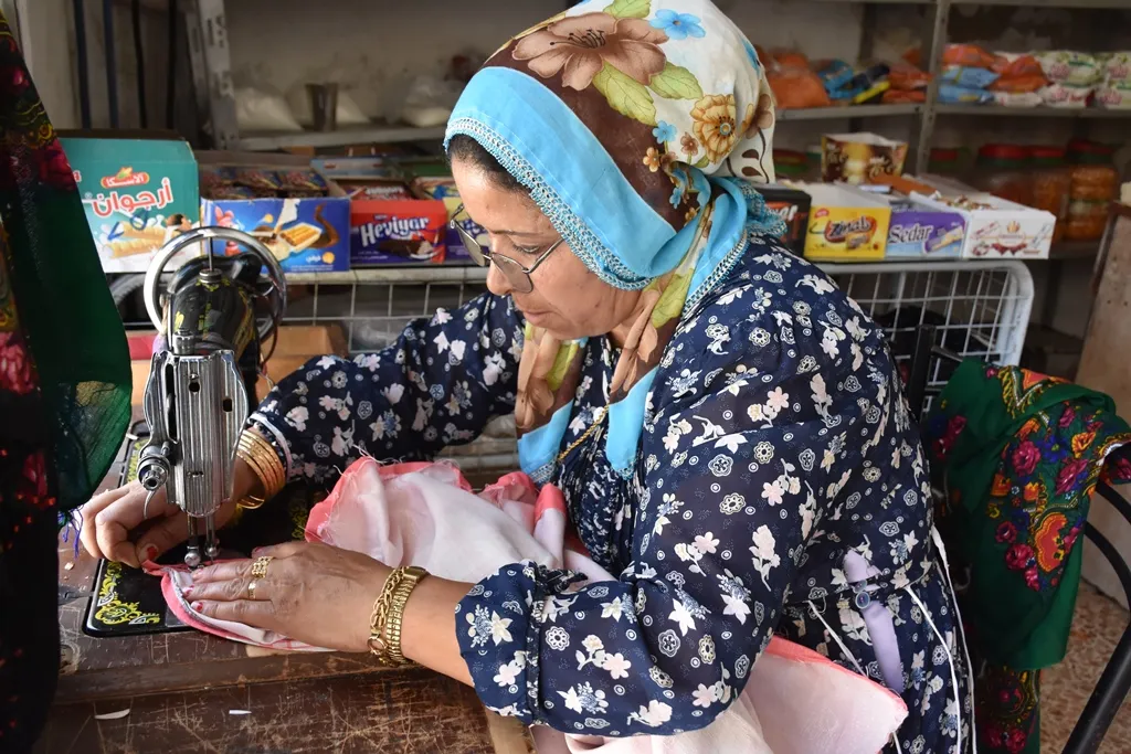 تحافظ على تراث أمها وأجدادها من الاندثار