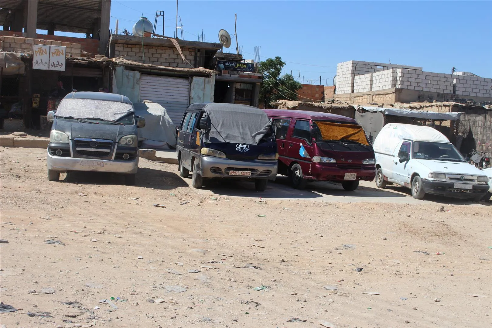 سائقو كراجي غويران والغزل يعانون والحل بعد الانتهاء من الدراسة الفنية