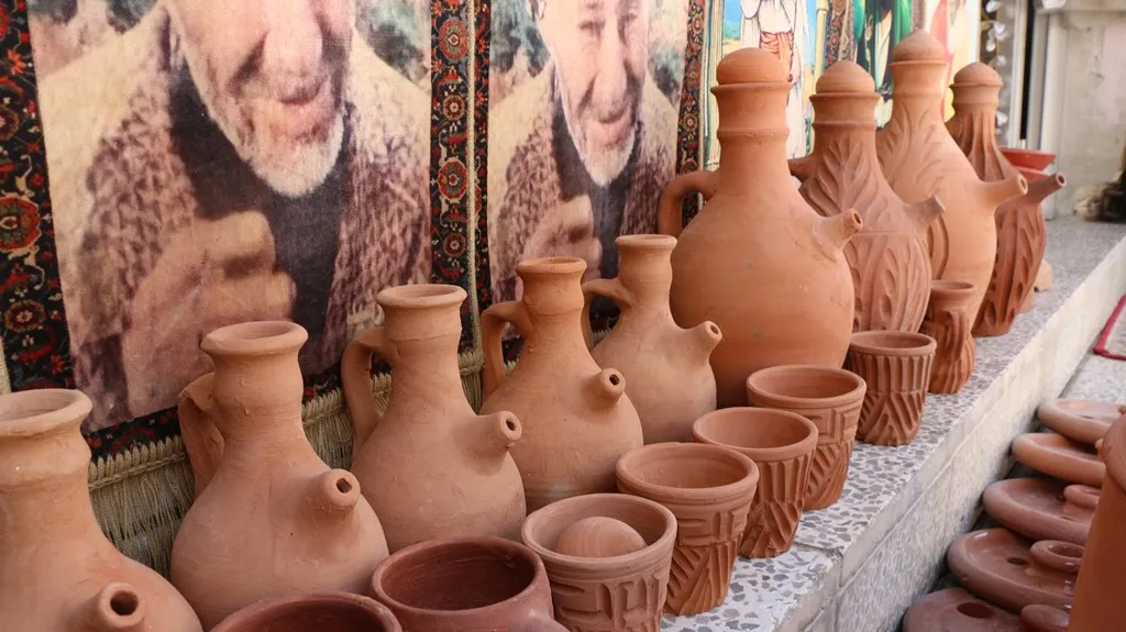 عبر محله.. ينقل التراث ويحاول الحفاظ عليه من الاندثار