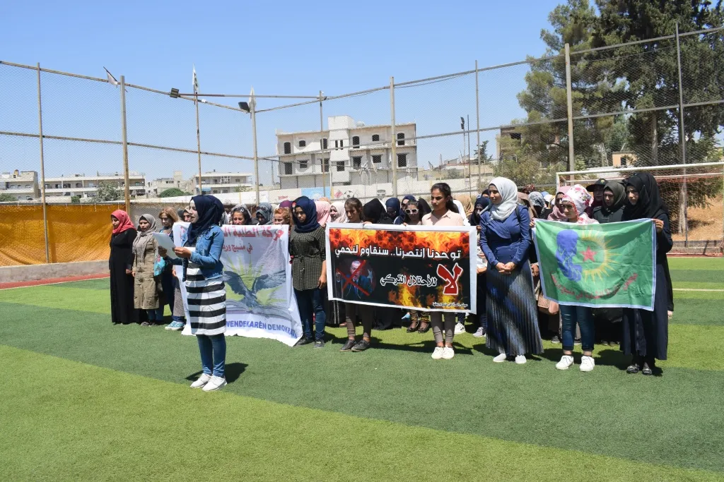 حركة الطلبة الديمقراطيين في منبج يطالبون الشعب في تركيا بالوقوف بوجه الفاشية