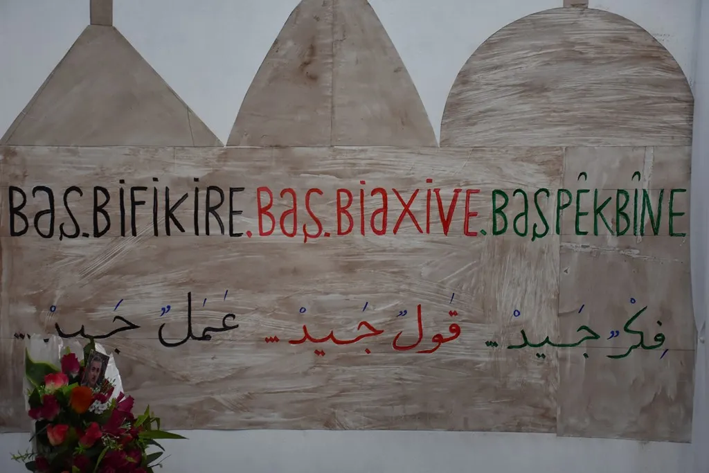 PYD تفتتح معرضاً لكتب القائد أوجلان في حلب