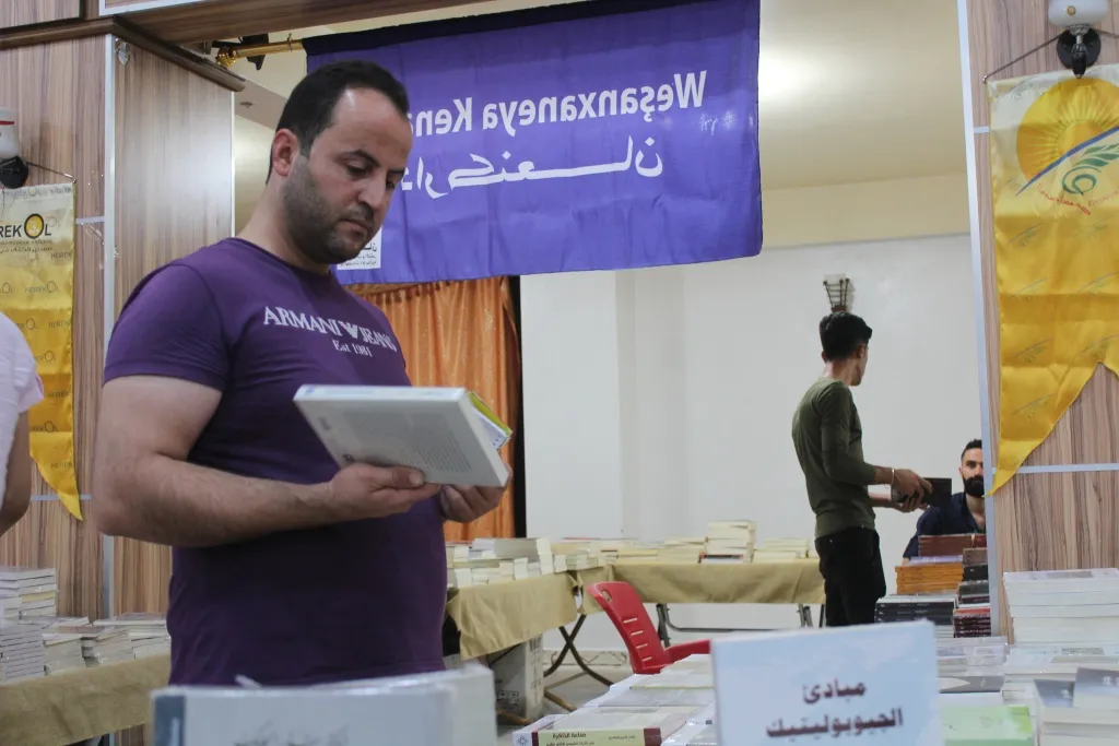 إقبال جماهيري لافت لمعرض الكتاب الثالث- هركول