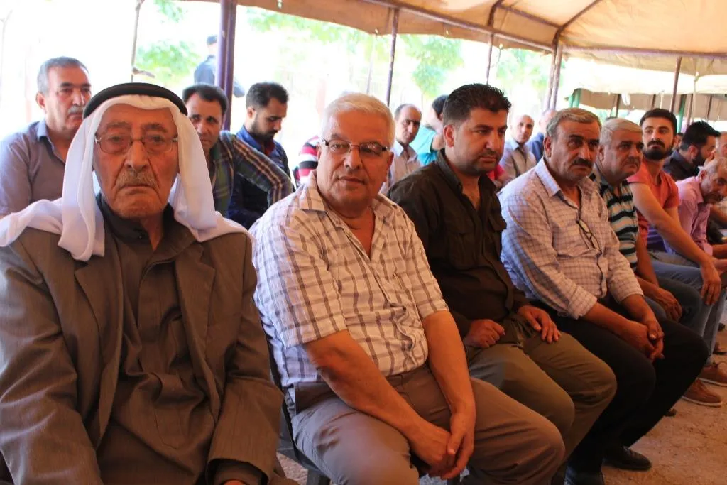 تقديم واجب العزاء لذوي الشهيد حسين تمو