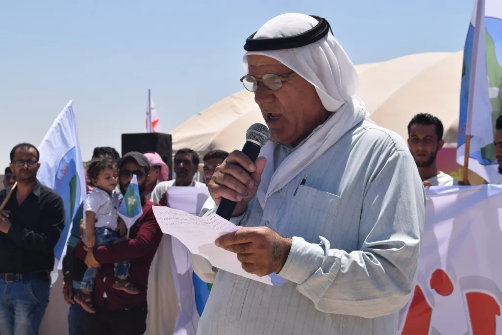 الدروع البشرية:  نعم للسلام ونعم للحوار ولا للاحتلال