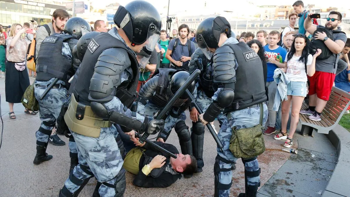 صحيفة إماراتية: في الداخل والخارج روسيا تنشر الفوضى