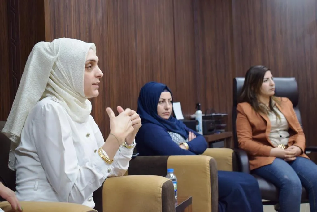 وفد نسائي أوروبي يزور عين عيسى ويؤكد بأن "تجربة المرأة في المنطقة مثالية"