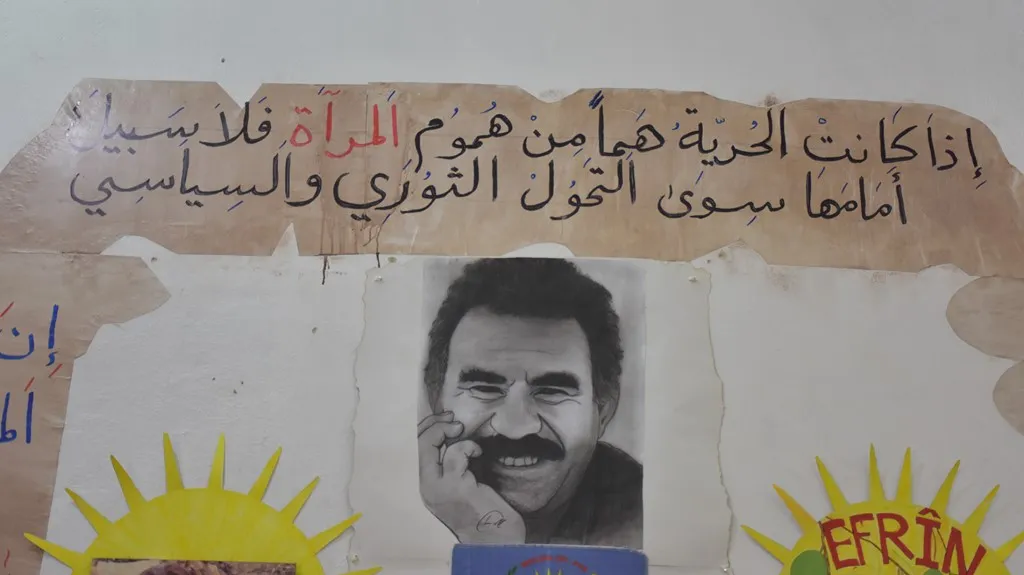 معرض "أقوال وكتب أوجلان" يهدف إلى إبراز أفكاره بما يساهم في تعزيز التنظيم الاجتماعي
