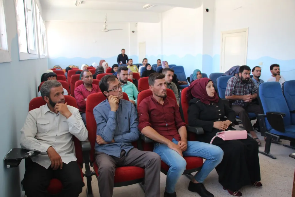 تأهيل معلمين وافتتاح دورات لمحو الأمية في مدينة منبج