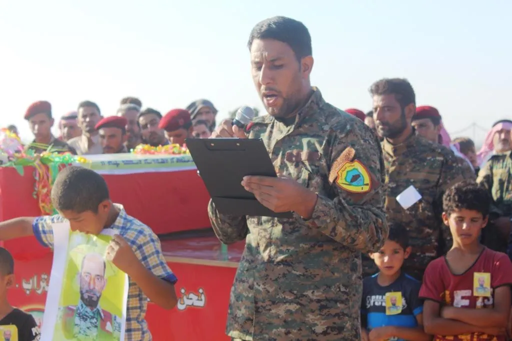 أهالي الطبقة يشيعون جثمان الشهيد عبد المجيد الخلف