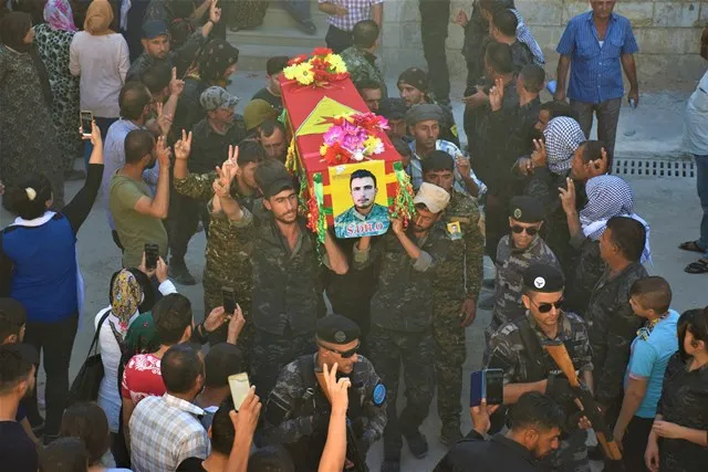 جثمانا الشهيدين دلو وعزرائيل وريا الثرى في سري كانية