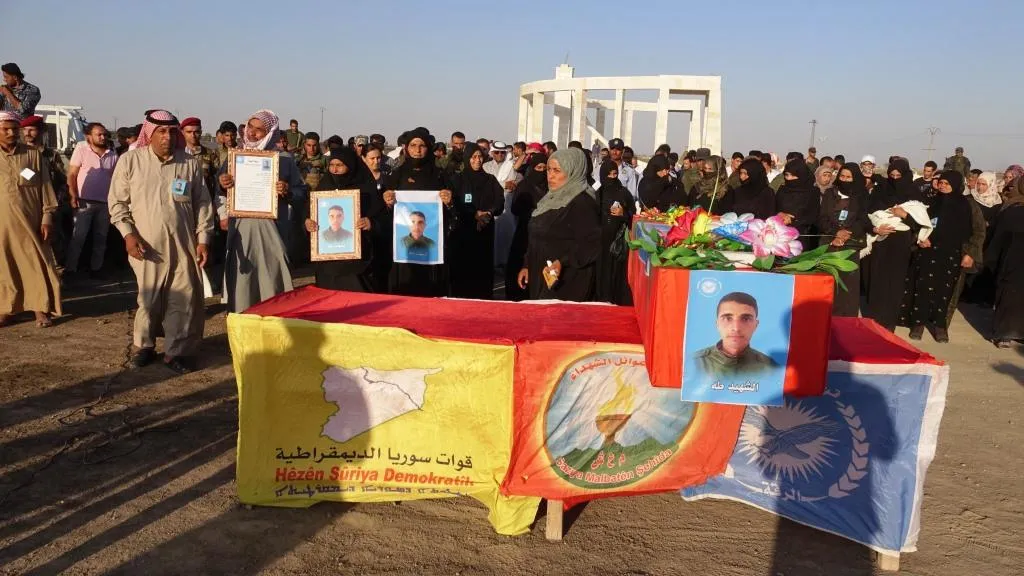 أهالي الكرامة يشيعون جثمان الشهيد طه علي إلى مثواه الأخير