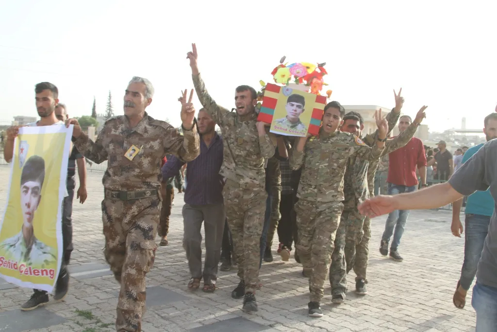 بمراسم مهيبة جثمان الشهيد جلنك كوباني يوارى الثرى  