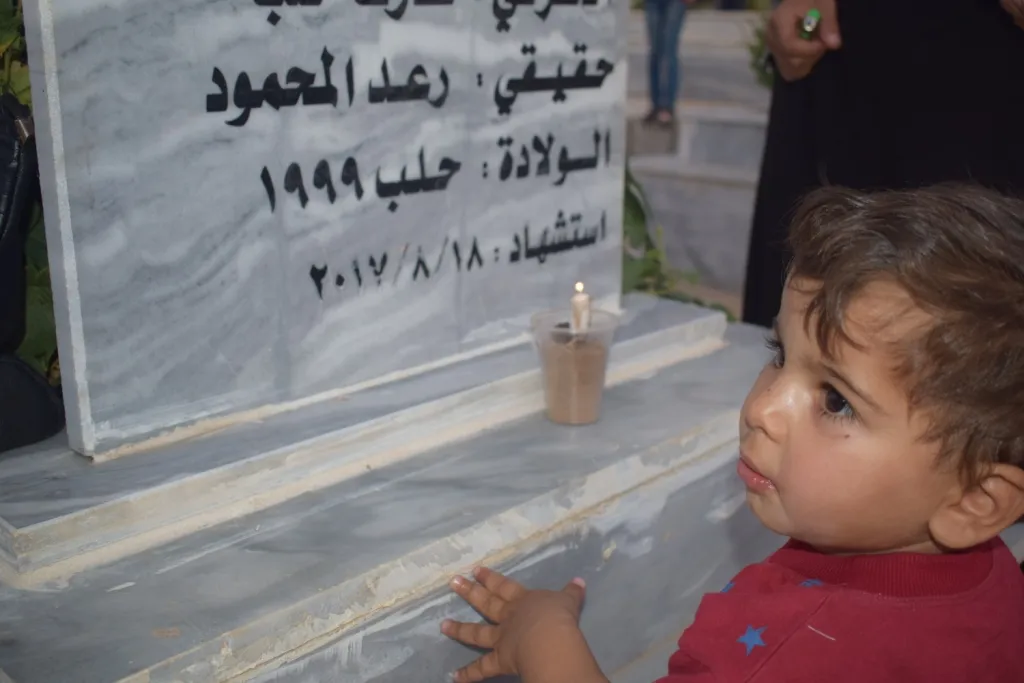 أضرحة شهداء شهر تموز في كري سبي تُنار بشموع الاستذكار
