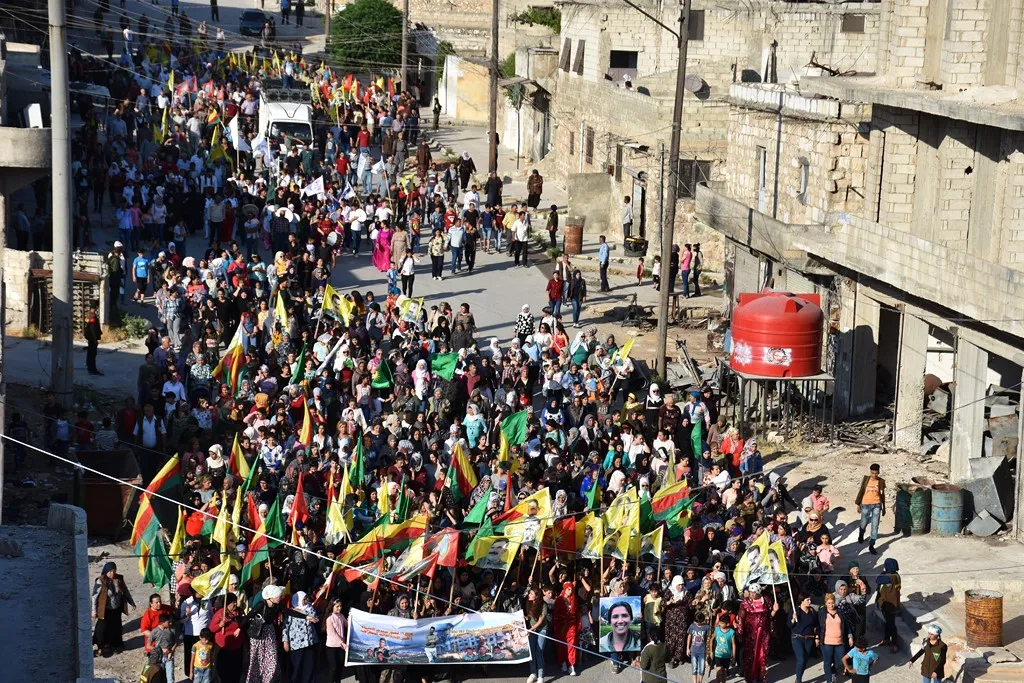 أهالي حلب يحييون ذكرى ثورة 19 تموز