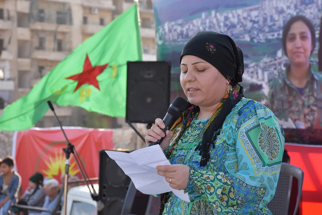 أهالي حلب يحييون ذكرى ثورة 19 تموز