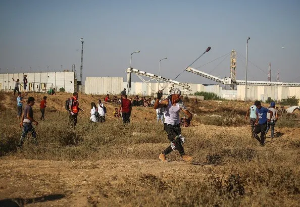 إصابة 40 فلسطينياً بمواجهات مع القوات الإسرائيلية على حدود غزة