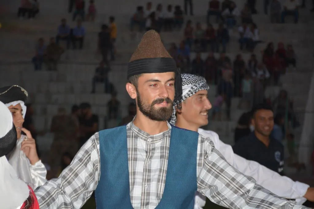 مهرجان الدبكة يختتم فعالياته بعد عروض أظهرت مدى غنى الإرث التراثي للمنطقة