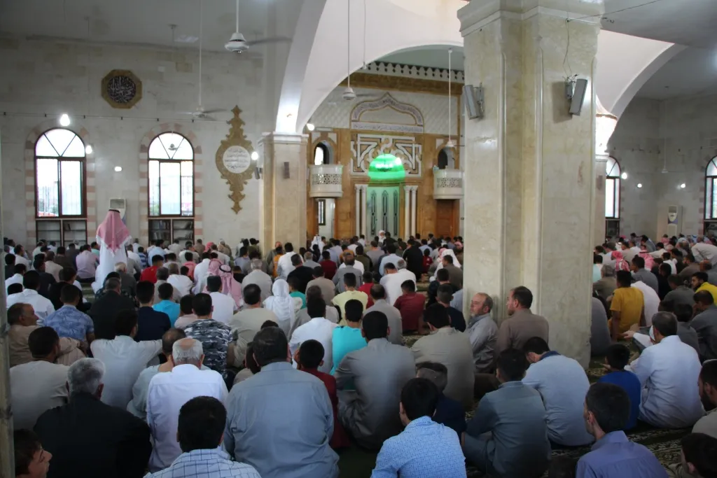 أهالي شمال وشرق سوريا يؤدون صلاة العيد