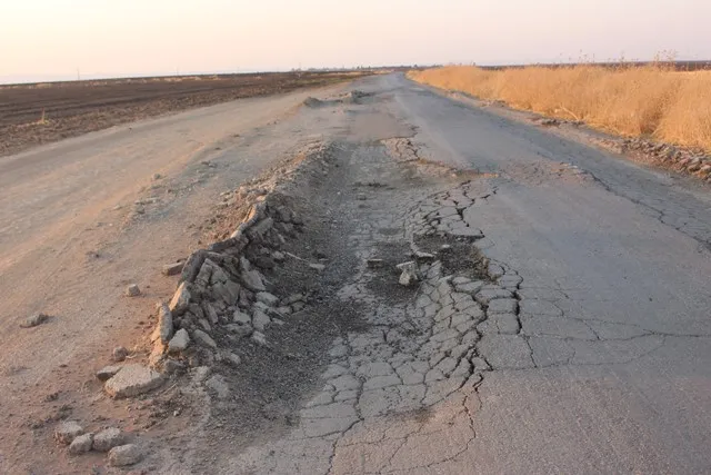 مطالب بترميم طريق رئيسي يخدم أكثر من 20 قرية  في تربه سبيه