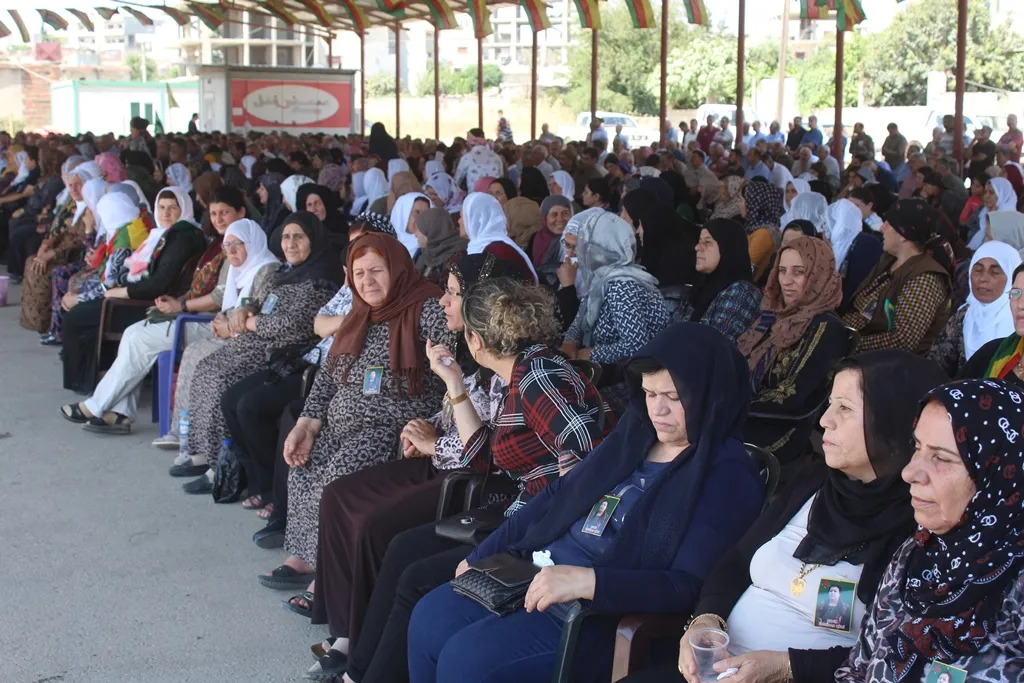 أهالي ديرك يقدمون واجب العزاء لذوي الشهيدة أمكيهان جودي