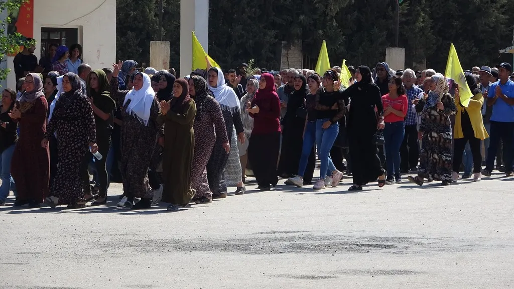 أهالي ديرك يقدمون واجب العزاء لذوي الشهيدة أمكيهان جودي