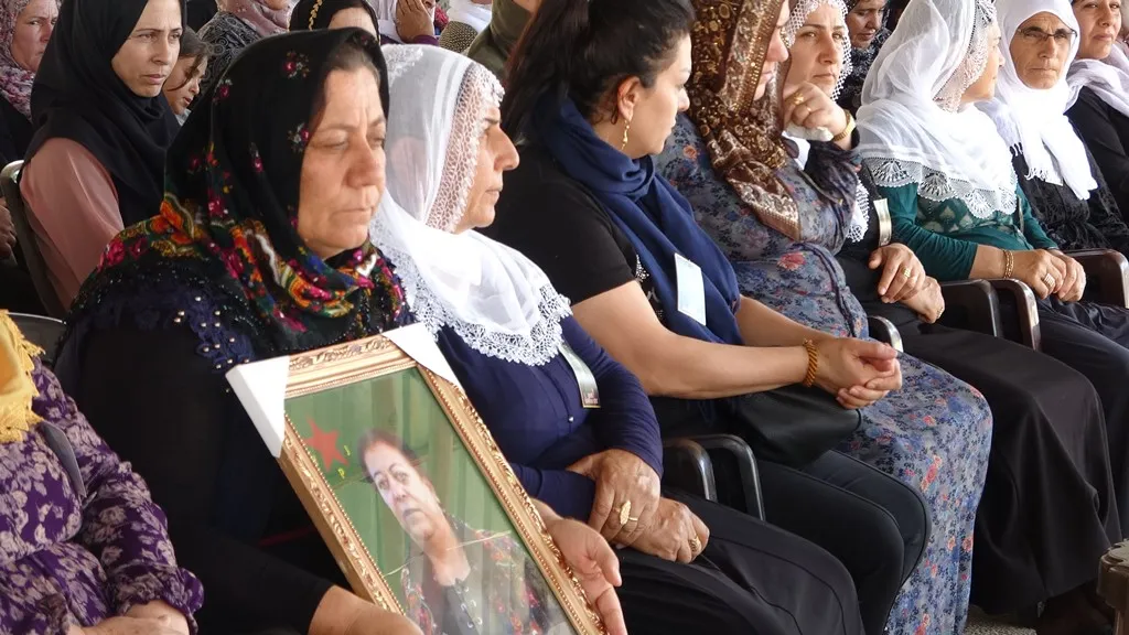 أهالي ديرك يقدمون واجب العزاء لذوي الشهيدة أمكيهان جودي