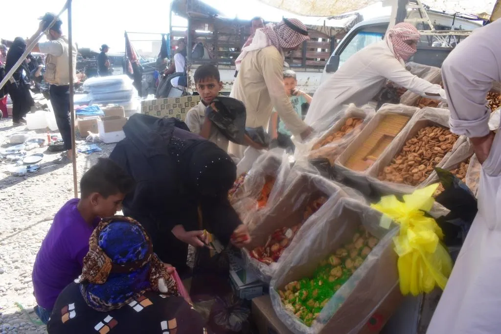 ازدحام بأسواق دير الزور قبيل العيد