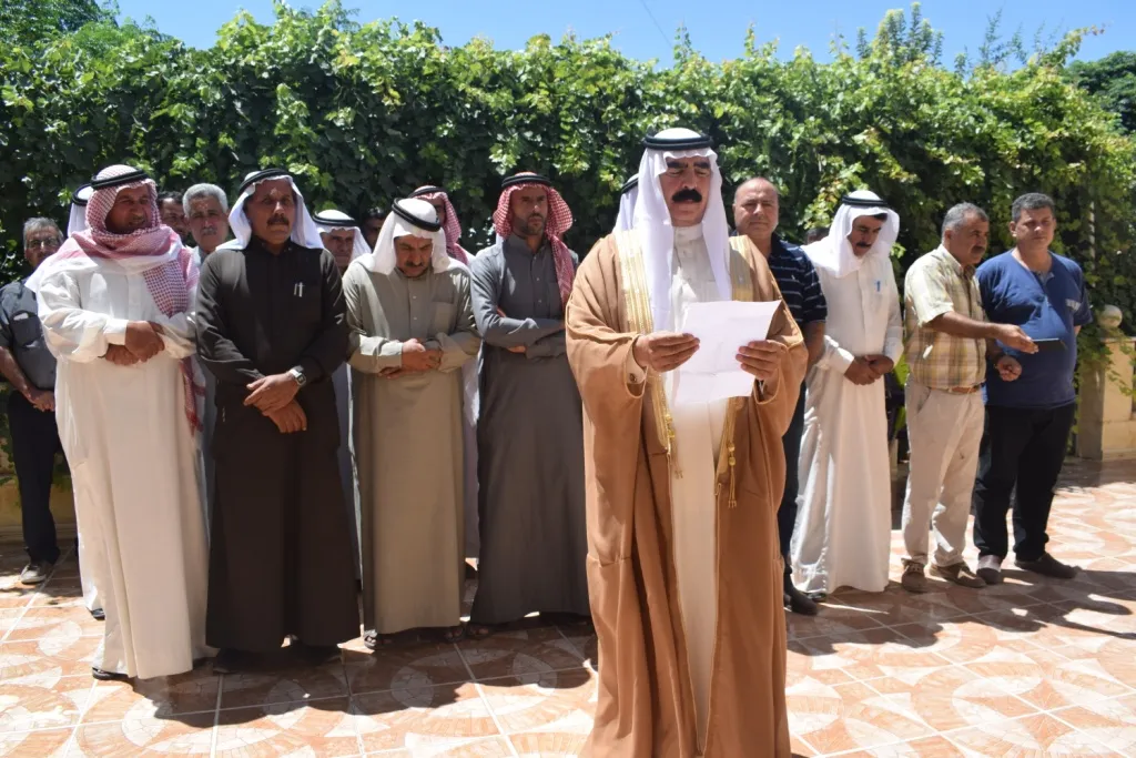 عشائر: أيادينا ممدودة للحوار والسلام