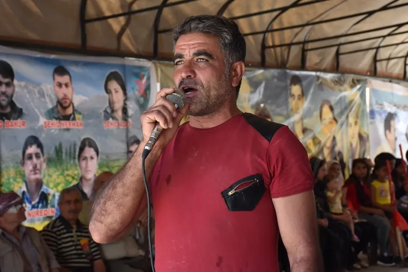 أهالي حلب يقدمون واجب العزاء لذوي المناضل شكري