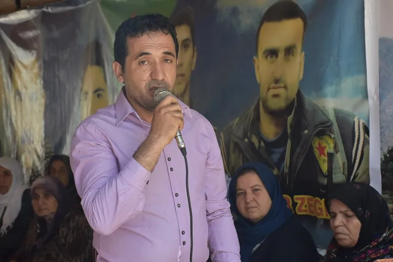 أهالي حلب يقدمون واجب العزاء لذوي المناضل شكري
