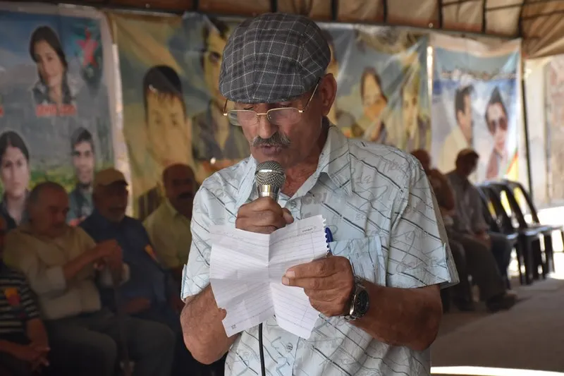 أهالي حلب يقدمون واجب العزاء لذوي المناضل شكري