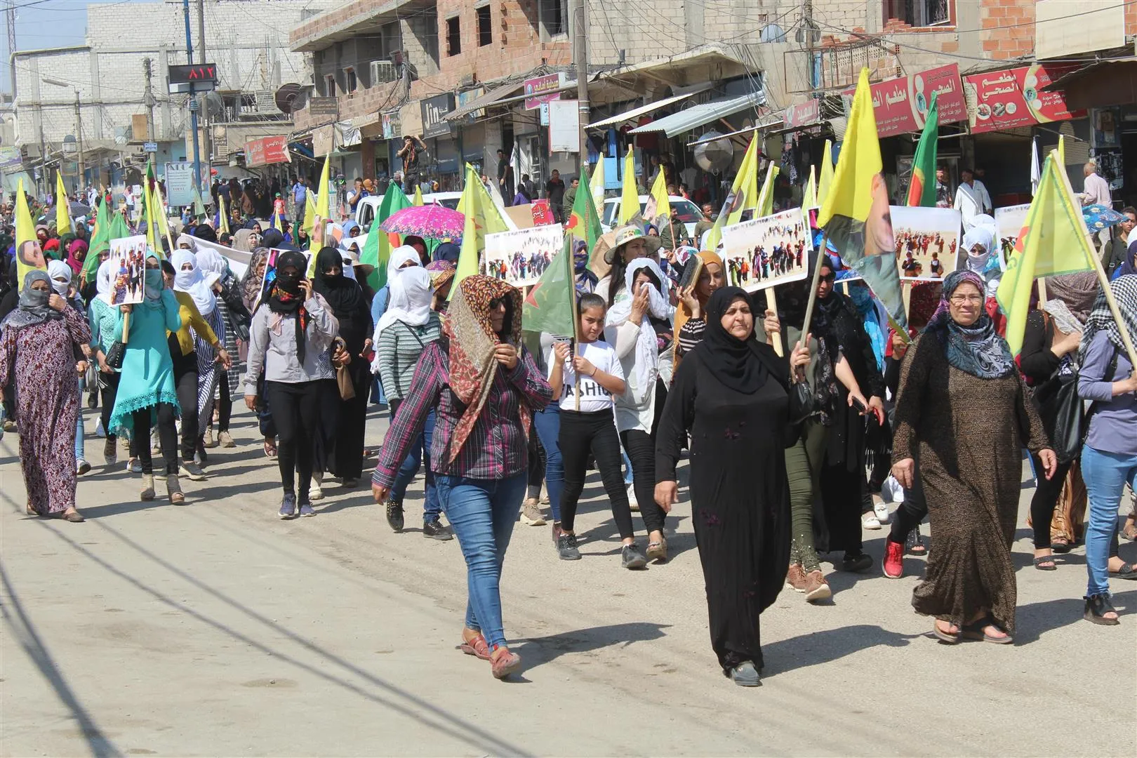 مظاهرات في روج آفا تنديداً بمجزرة شنكال