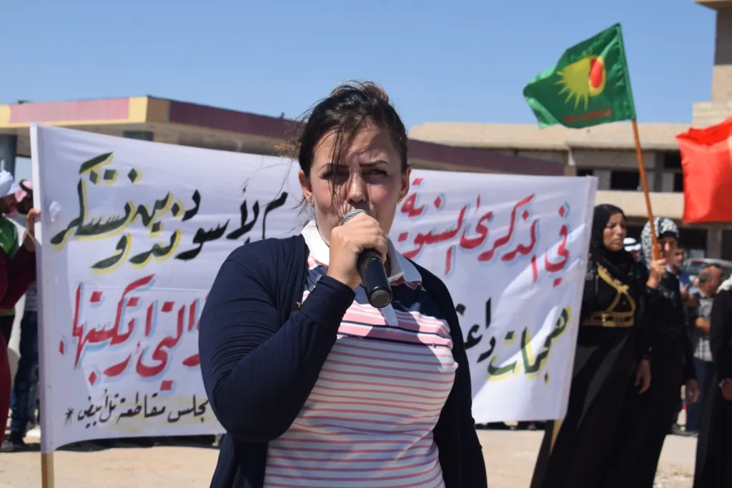 مظاهرات في روج آفا تنديداً بمجزرة شنكال