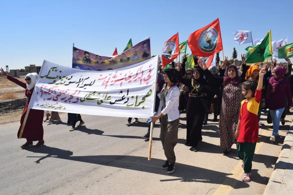 مظاهرات في روج آفا تنديداً بمجزرة شنكال
