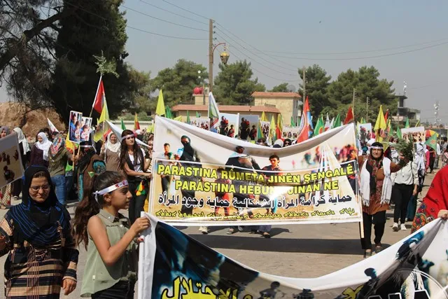 مظاهرات في روج آفا تنديداً بمجزرة شنكال