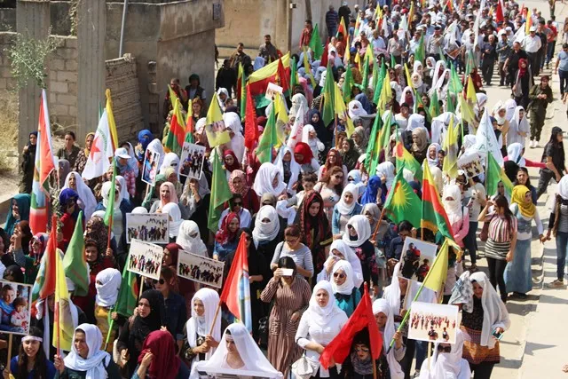 مظاهرات في روج آفا تنديداً بمجزرة شنكال