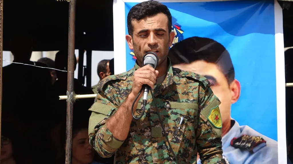أهالي ديرك ونواحيها يقدمون واجب العزاء لذوي الشهيد اسماعيل
