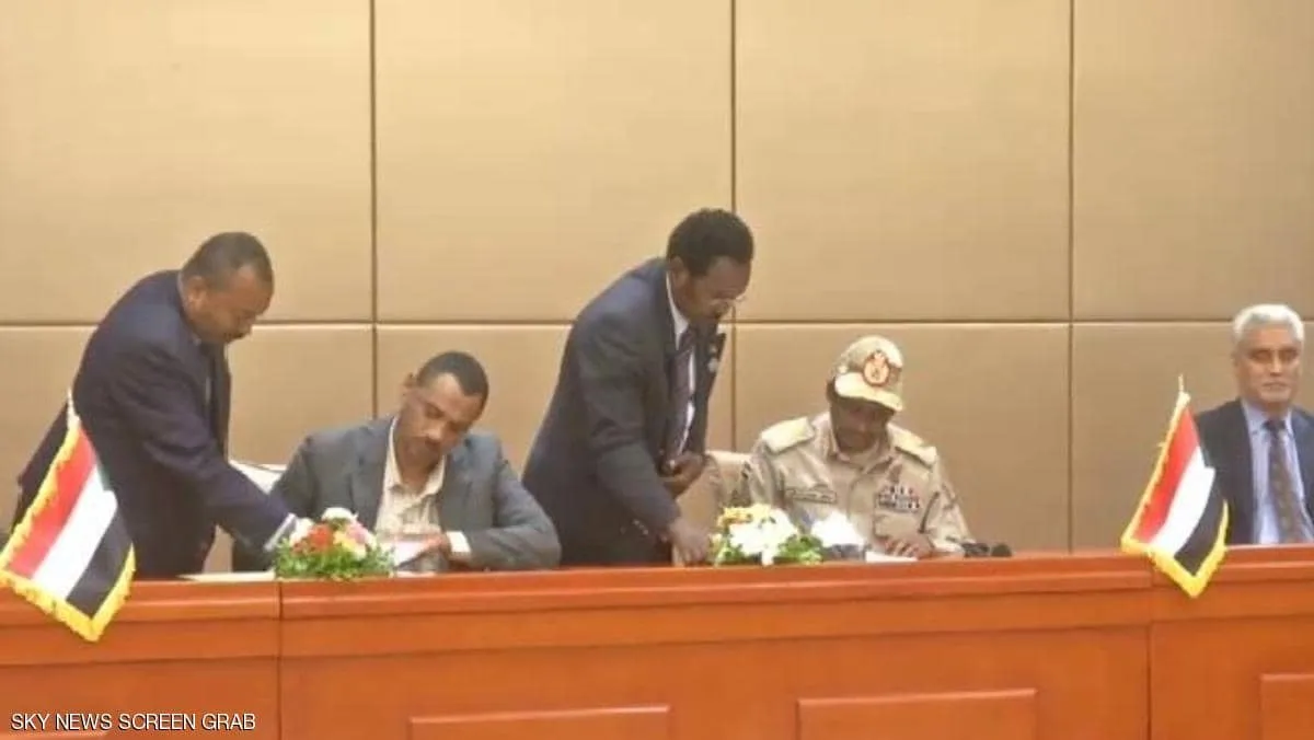 الأطراف السودانية توقع على الإعلان الدستوري