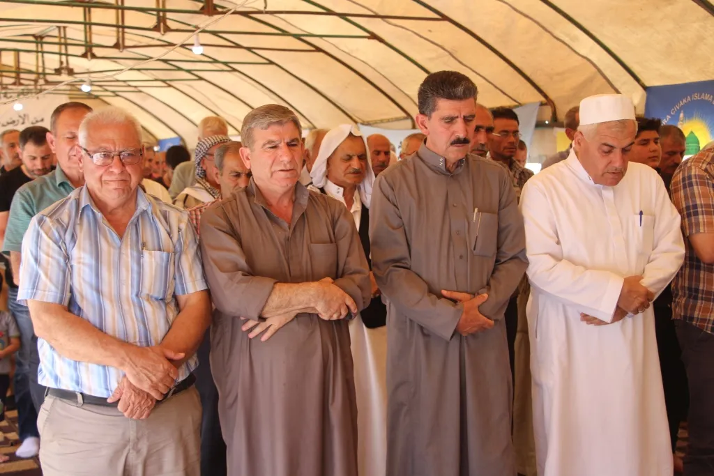أقاموا صلاة الجمعة في خيمة التنديد