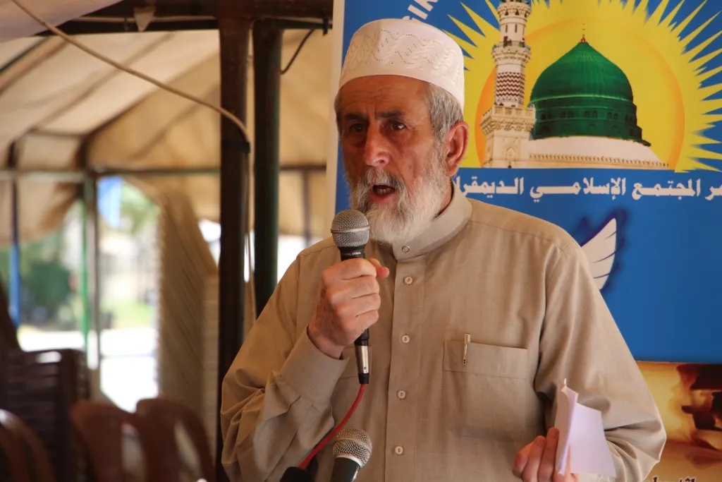 أقاموا صلاة الجمعة في خيمة التنديد