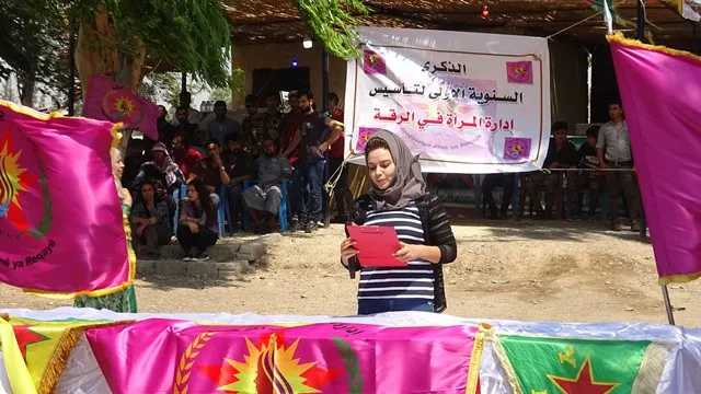 إدارة المرأة في الرقة تحتفل بمناسبة مرور السنة الأولى لتأسيسها