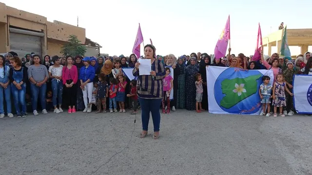 الكرد في الرقة.. يستنكرون التهديدات التركية لشمال وشرق سوريا