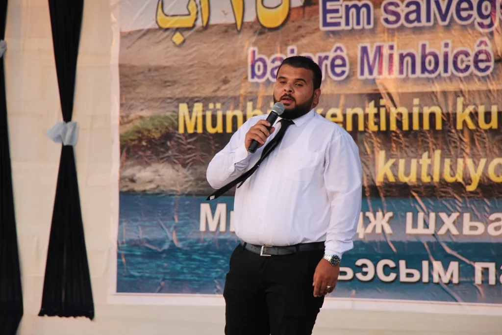 أهالي منبج ينهون احتفالهم بدبكات من فلكلور مكوناتها