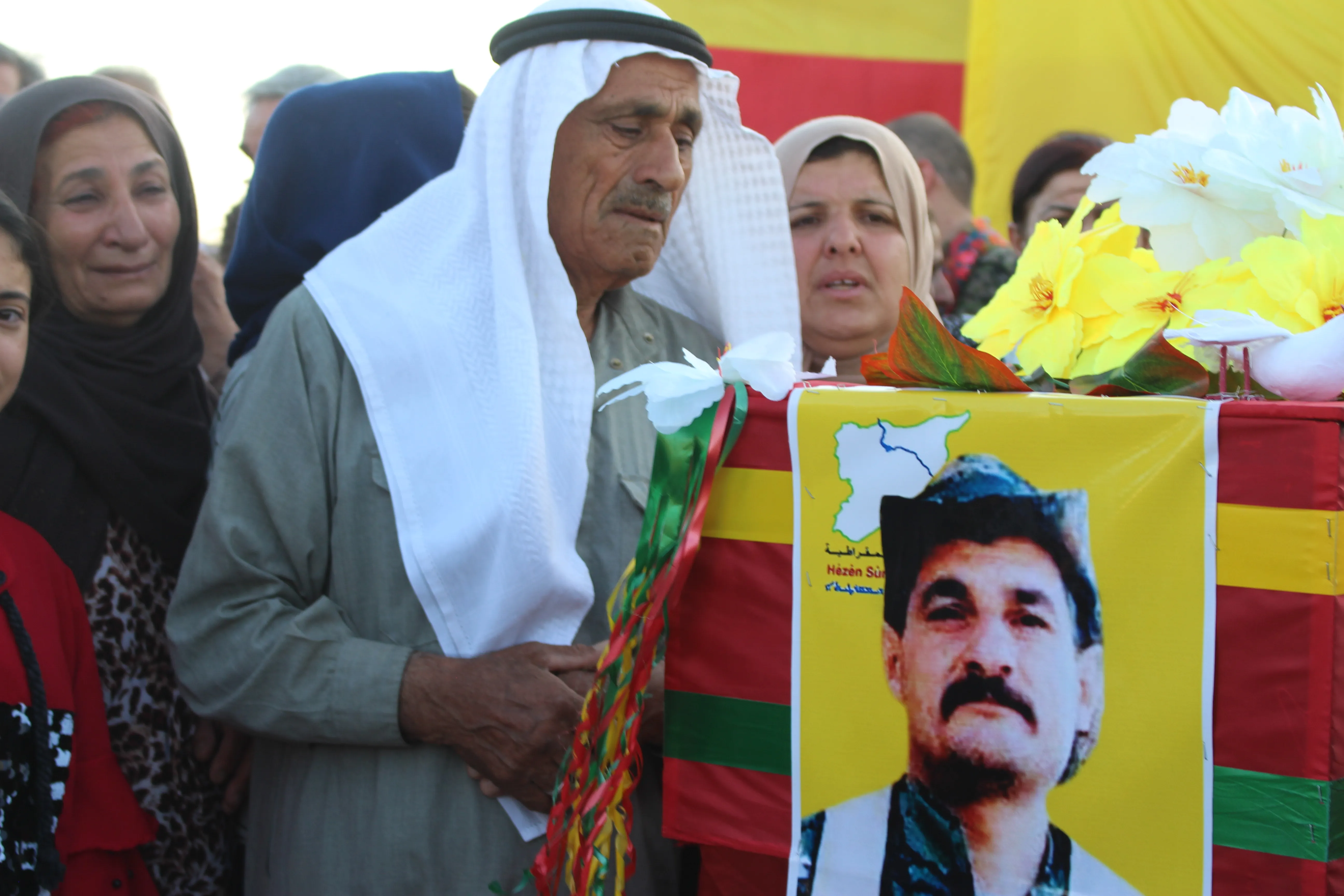 جثمان الشهيد ماجد عمر يوارى الثرى في تربه سبيه