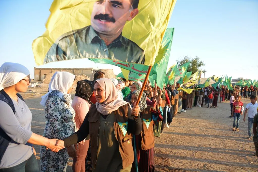 الاعتصام في كوباني يتخطى أسبوعه الخامس على الحدود التركية