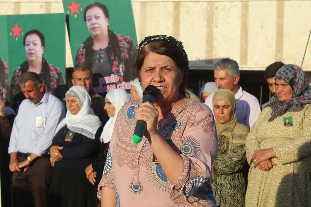في مراسم تشييعها: أمكيهان مثال المرأة الحرة