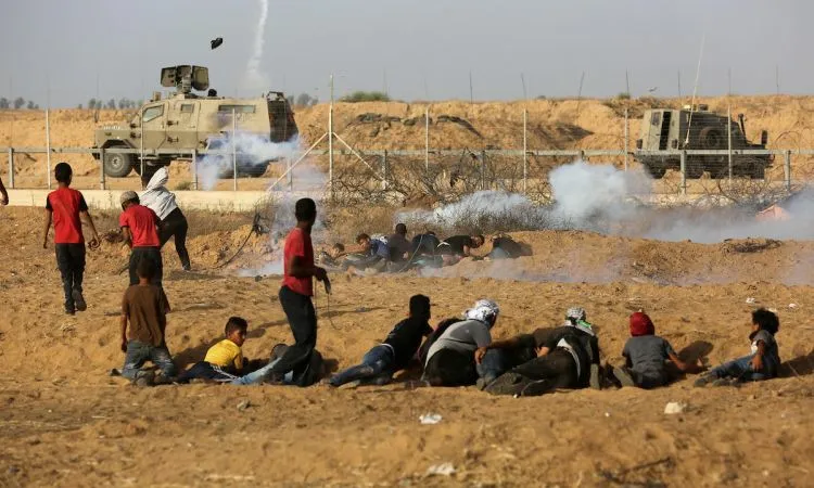 إصابة 49 فلسطينياً خلال مسيرات غزة الأسبوعية