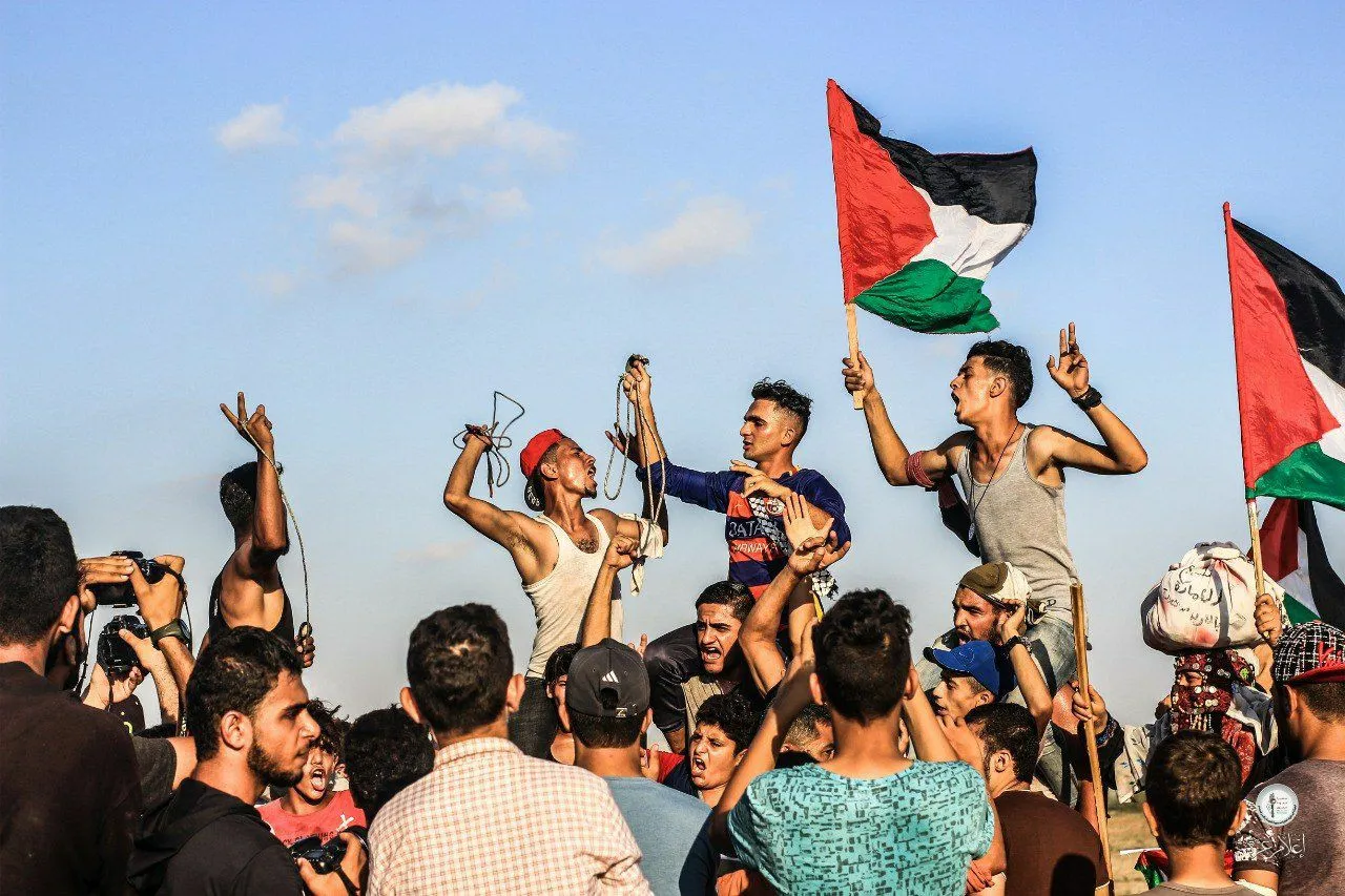 إصابة 75 فلسطينياً وجندياً إسرائيلياً خلال مسيرات العودة في غزة