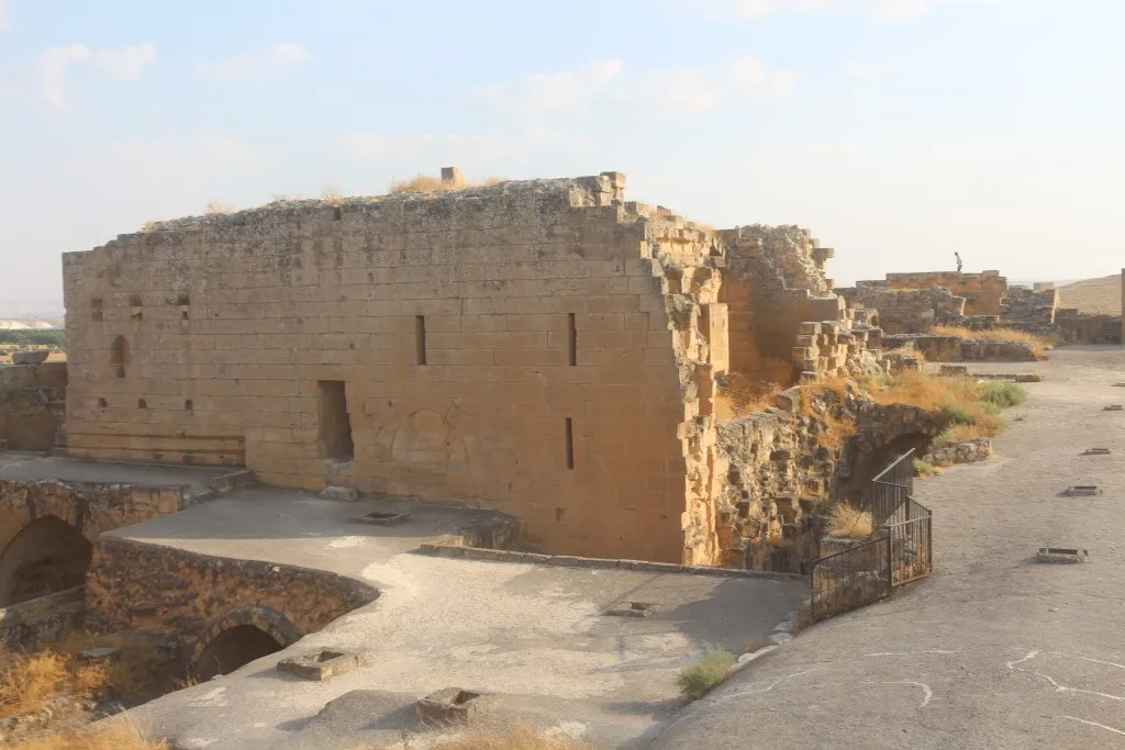 تعرّف على آثار هيرابوليس (مدينة منبج)